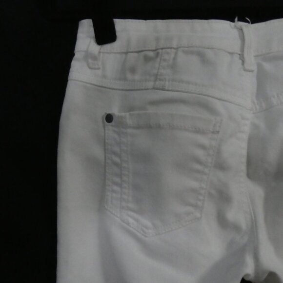 SUKO JEANS | size 4 | Classic White Cropped Capris - Picture 10 of 16